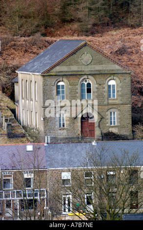 Blick über Cymmer mit Hebron Kapelle datiert 1903 im Zentrum des Dorfes in der Afan Valley South Wales UK Stockfoto