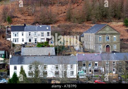 Blick über Cymmer mit Hebron Kapelle datiert 1903 im Zentrum des Dorfes in der Afan Valley South Wales UK Stockfoto