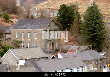 Blick über Cymmer mit Hebron Kapelle datiert 1903 im Zentrum des Dorfes in der Afan Valley South Wales UK Stockfoto