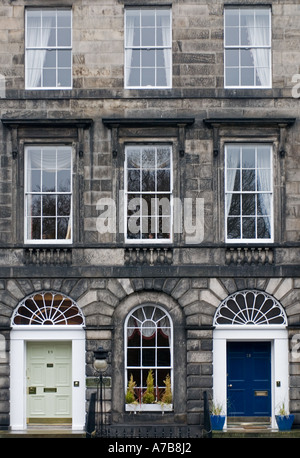 Detail der schönen Steinbauten in Heriot Row in Neustadt Bezirk von Edinburgh, Schottland Stockfoto