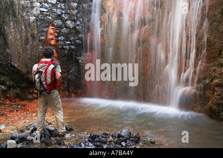 Cascada Colorada (farbige Wasserfall) in El Parque Nacional De La Caldera de Taburiente auf La Palma auf den Kanarischen Inseln. Stockfoto