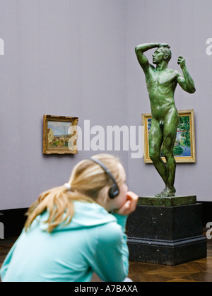 Rodin-Statue im Inneren Galerie in der alten Nationalgalerie in Berlin Deutschland Stockfoto