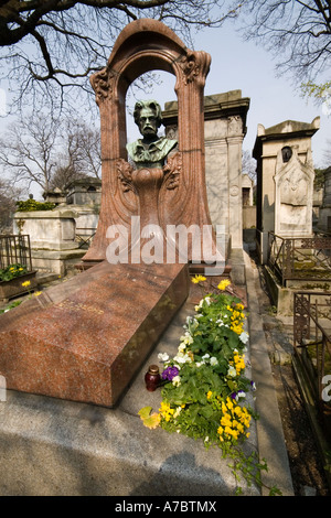 Grab von Emile Zola, Friedhof von Montmartre, Paris, Frankreich Stockfoto