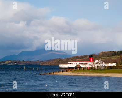 Mädchen von der historischen Raddampfer Loch am Ende des Sees Loch Lomond und die Trossachs National Park.  Balloch Schottland Stockfoto