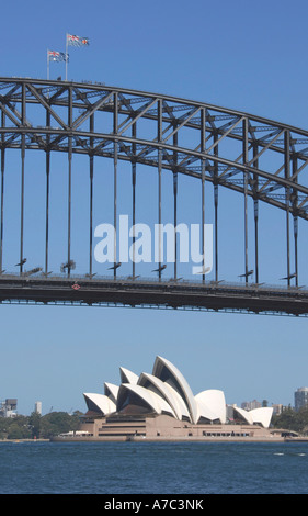 Sydney Harbour Bridge und Opera House von Milsons Point NSW Australia Stockfoto