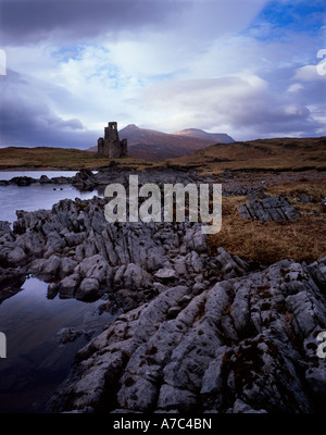 Ardvreck Castle am Loch Assynt, Quinag hinter Northwest Highlands, Schottland Stockfoto