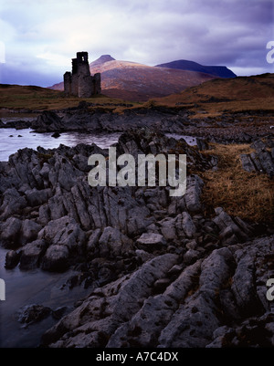 Ardvreck Castle am Loch Assynt, Quinag hinter Northwest Highlands, Schottland Stockfoto