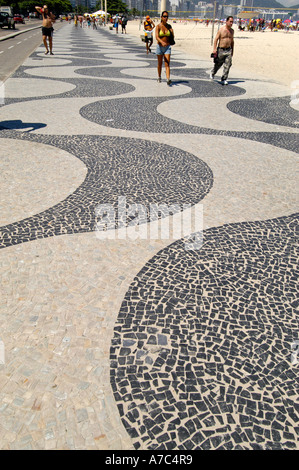 Bürgersteig auf Atlantica Avenue, die Copacabana, Rio De Janeiro, Brasilien Stockfoto