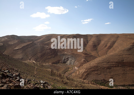 Trockene Wüste Täler Atlas-Gebirge, Jebel Sarhro Berge in der Nähe von Tizi-n-Tinififft Pass, Marokko in Nordafrika Stockfoto