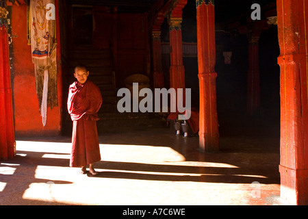 Am frühen Morgen im Inneren Tashilumpo Kloster, eines der größten und schönsten Klöster in Tibet China Stockfoto