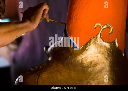 Junger Mönch Paiting ein Buddha im Inneren Thikse Kloster Ladakh indischen Himalaya Stockfoto