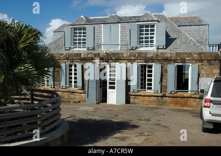 Die restaurierten königliche Artillerie bewachen Haus und The Lookout auf Shirley Heights Stand Wache am südlichsten Punkt von Antigua Stockfoto