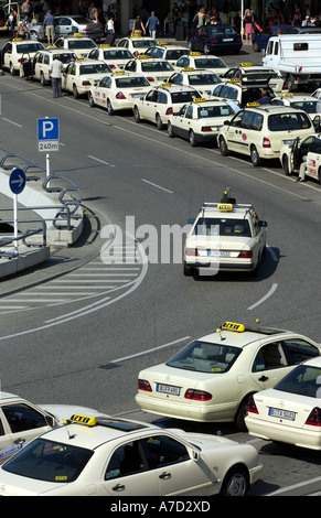 Taxis am Flughafen Berlin Tegel Stockfoto