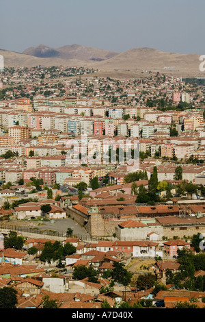 Einen tollen Blick auf die weitläufige Hauptstadt der Türkei, Ankara zeigt neue Entwicklungen, die Ausbreitung auf Hügeln, die die Stadt umgeben Stockfoto