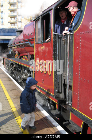 Dampfzug im Bahnhof Marylebone London UK - 1 Stockfoto