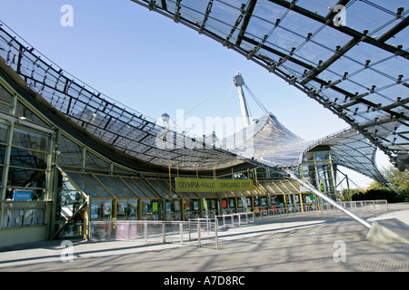 München, GER, 18. Okt. 2005 - Olympiahalle auf dem Gebiet der Olympischen Spiele 1972 in München. Stockfoto