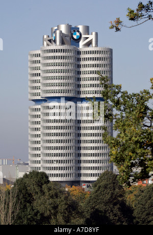 München, GER, 18. Okt. 2005 - BMW tower in München. Stockfoto
