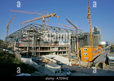 München, GER, 18. Okt. 2005 - Bauarbeiten in der BMW Welt in München. Stockfoto