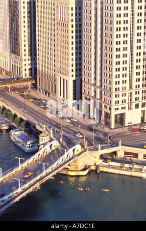 Kajaktour auf dem Chicago River Downtown Chicago Illinois Stockfoto