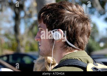 Schüler hört Musik auf der Florida State University Campus Tallahassee Florida FL Seminolen Stockfoto