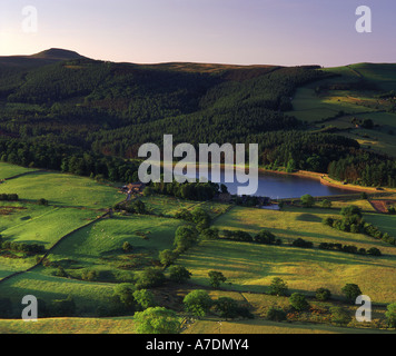 Macclesfield Forest Ridgegate Reservoir und Shutlingsloe von Teggs Nase Cheshire betrachtet Stockfoto