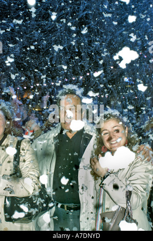 Paris Frankreich, paar auf Outdoor-Ball mit künstlichem Schnee während der öffentlichen Veranstaltung "Nuit Blanche" (weiße Nacht) Stockfoto