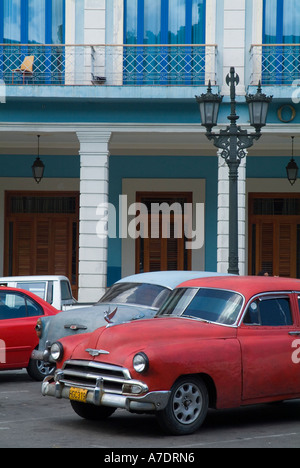 Klassischen amerikanischen Autos geparkt in den Straßen von Havanna, Kuba. Stockfoto