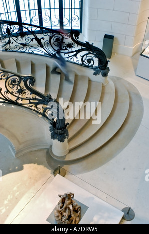 Paris Frankreich, Wendeltreppe aus Marmor im Museum die leere Architekturtreppe 'Petit Palais' 'Musée des Beaux Arts de la Ville de Paris' Stockfoto