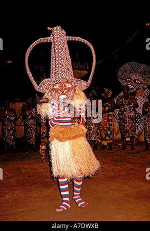 Männer Simbabwes, Tanz, Tänzerin, Tänzer, Tanz, Tribal Dance, African Dance, Victoria Falls Hotel, Matabeleland Nord Provinz, Simbabwe, Afrika Stockfoto