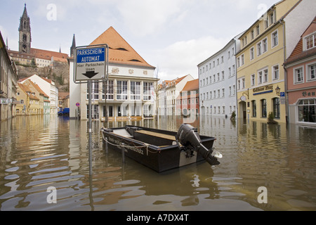 Motorboot auf Parkplatz, Deutschland, Sachsen, Meißen Stockfoto