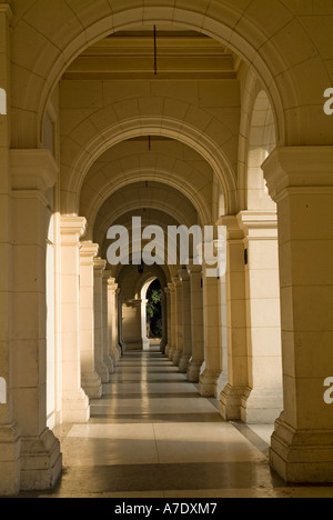 Gang des Museo Nacional de Bellas Artes De La Habana, Havana, Kuba. Stockfoto