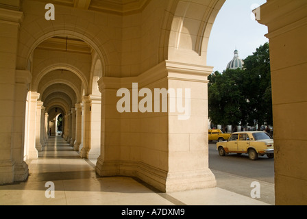 Gang des Museo Nacional de Bellas Artes De La Habana, Havana, Kuba. Stockfoto