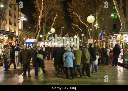 Einkaufszentrum La Rambla am Abend, Spanien, Katalonia, Barcelona Stockfoto