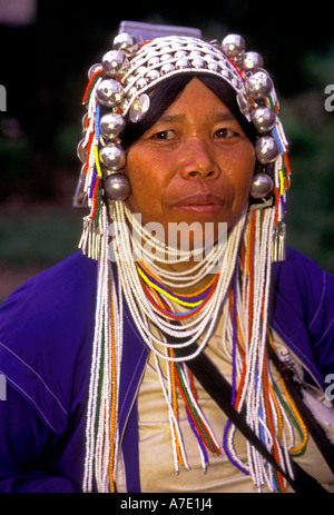 1, 1, Akha Frau, alte Frau, reife Frau, ethnische Minderheit, hillt Ribe, Vorderansicht, Augenkontakt, headshot, Provinz Chiang Mai, Thailand, Asien Stockfoto