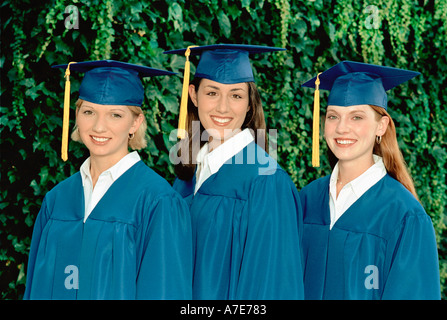 Porträt von drei weiblichen Absolventen, Lächeln Stockfoto