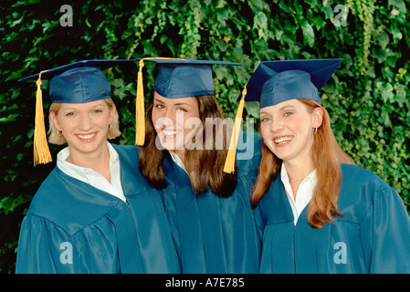 Porträt von drei weiblichen Absolventen, Lächeln Stockfoto