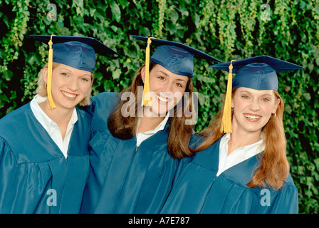 Porträt von drei weiblichen Absolventen, Lächeln Stockfoto