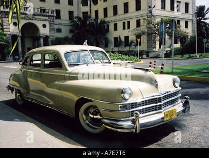 Kuba amerikanische Oldtimer wie dieser Chrysler sind ein Merkmal der Havanna-Taxi-Service. Foto Tony Gale Stockfoto