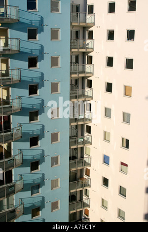 Block der neuen Wohnungen Fenster und Balkone in Ilford Essex London England uk gb Stockfoto