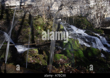 Bulgarien Lakatnik Wasserfall Wasser sonnigen hetzen, unten weiß Stockfoto