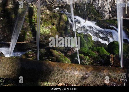 Bulgarien Lakatnik Wasserfall Wasser sonnigen hetzen, unten weiß Stockfoto