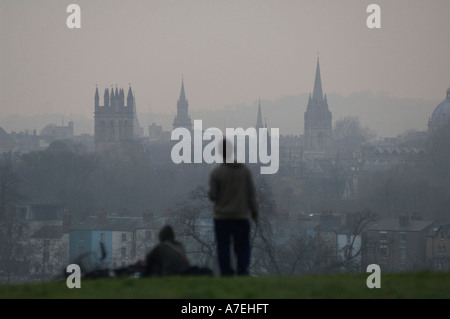 Ein Blick auf die Oxford-Skyline aus Oxford South Parks, wie Sonne untergeht ein toller Ort zum Entspannen von Studien. Stockfoto