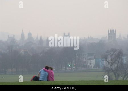 Ein Blick auf die Oxford-Skyline aus Oxford South Parks, wie Sonne untergeht ein toller Ort zum Entspannen von Studien. Stockfoto