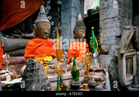 18. Februar 2003 - gekleidet Buddhas noch ein paar Tage nach Magha Puja (Full Moon Festival) im Wat Phou in Laos. Stockfoto