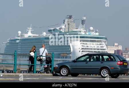 Freiheit der Meere Kreuzfahrtschiff im Hafen von Southampton England UK angedockt Stockfoto