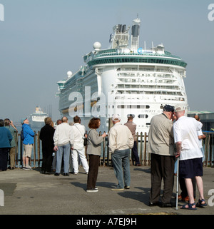 Freiheit der Meere Kreuzfahrtschiff im Hafen von Southampton England UK angedockt Stockfoto