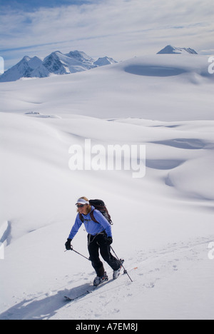 Skifahrer Häuten auf den Illicilliwaet Gletscher, Rogers Pass Bereich, Selkirk Mountains, kanadischen Rocky Mountains, British Columbia, Kanada Stockfoto