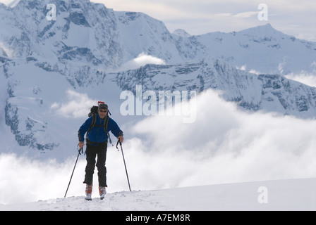 Man Kürschnern auf den Illicilliwaet Gletscher, Rogers Pass Bereich Selkirk Mountains, kanadischen Rocky Mountains, British Columbia, Kanada Stockfoto