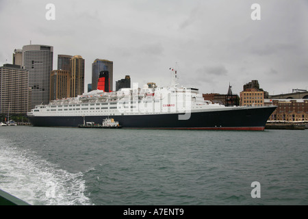 Re The Ocean Liner Queen Elizabeth11 am Circular Quay Sydney tanken Stockfoto