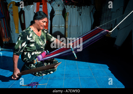 Mexiko, Oaxaca, Santo Tomas Jalietza, traditionellen zapotekischen indische Backstrap Loom (MR) Stockfoto